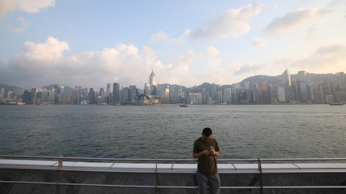 大行看法｜本地地產股僅可短炒？ 　摩通：美國減息後不一定續跑贏大市　揀股睇三大點 - 香港經濟日報 - 即時新聞頻道 - 即市財經 - shareandstocks.com